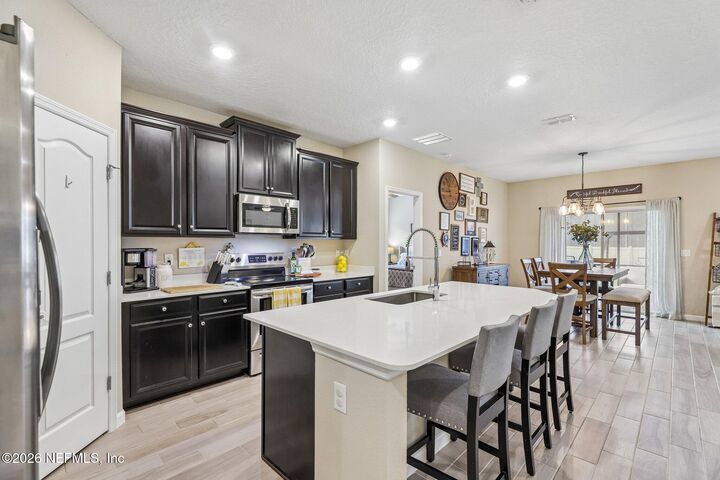 Property Photo: 10309 Pavnes Creek Drive FL 32222