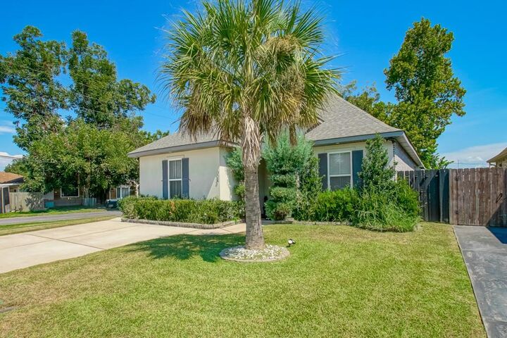 Property Photo:  924 Hudson Street  LA 70062 