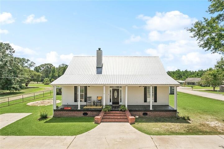 Property Photo: 1512 Sunset Drive LA 70427