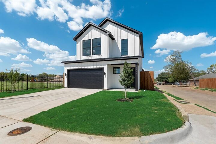 Property Photo:  1901 Morris Street  TX 75212 