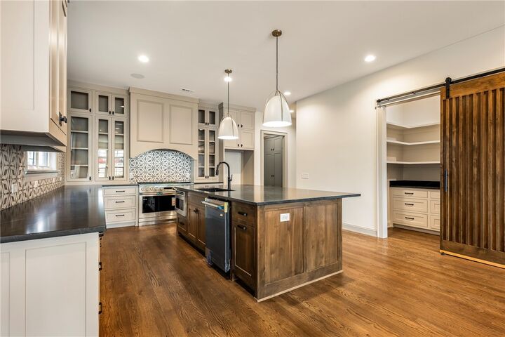 Property Photo: 1037 NW A Street AR 72712