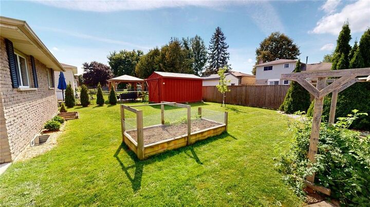 Property Photo:  18 Larkspur Lane  ON N3L 3P1 