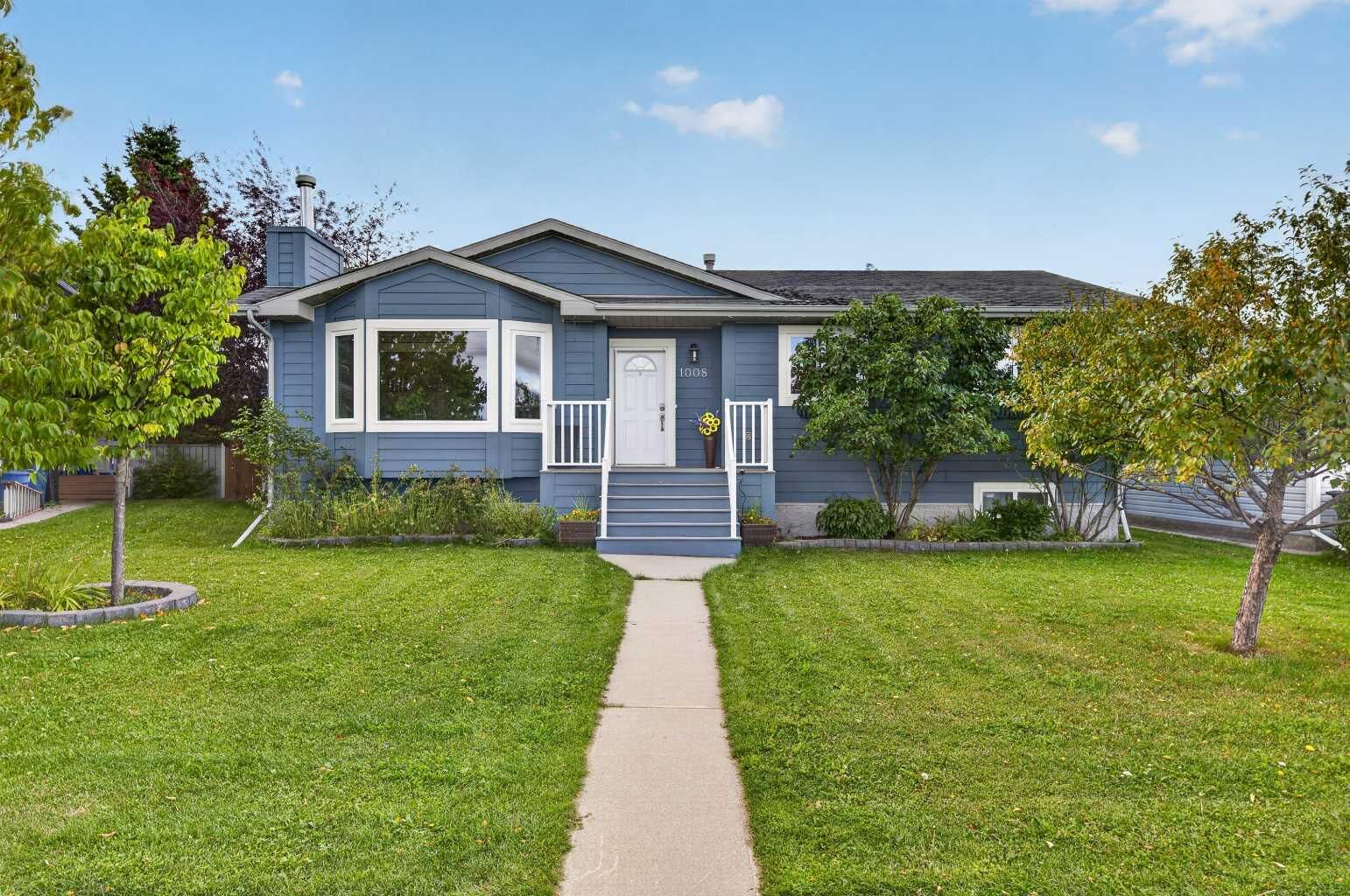 Property Photo:  1008 2 Street NE  AB T0M 1X0 