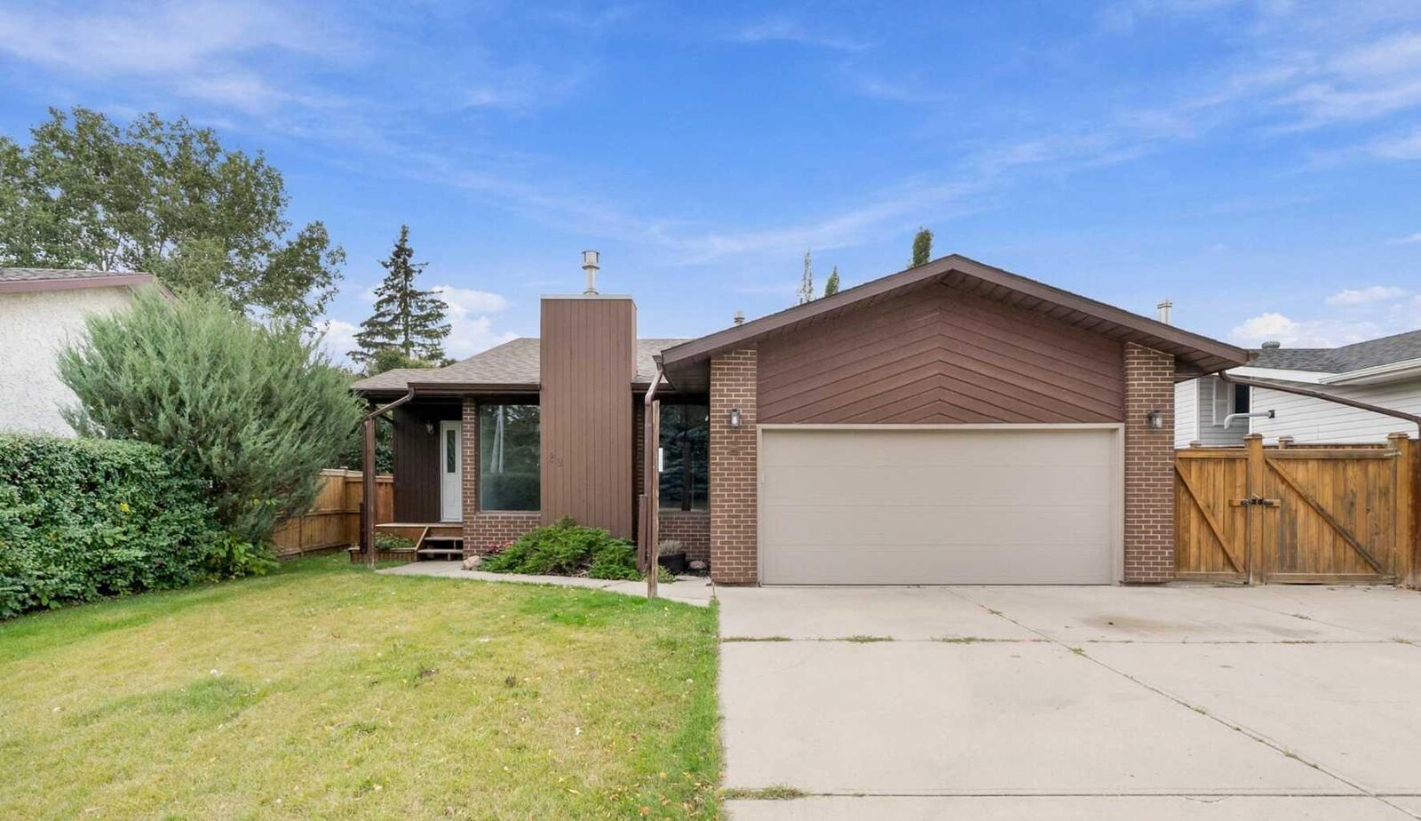 Property Photo:  20 Garden Court  AB T4S 1M4 