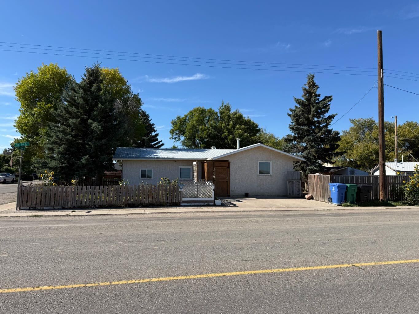 Property Photo:  1239 41 Avenue N  AB T1H 6A4 
