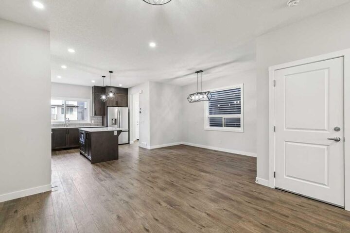 Property Photo:  72 Creekview Common SW  AB T2X 4Y1 