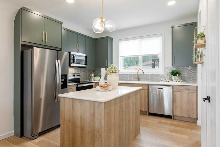 Property Photo:  63 Osprey Hill Point SW  AB T3B 6R9 
