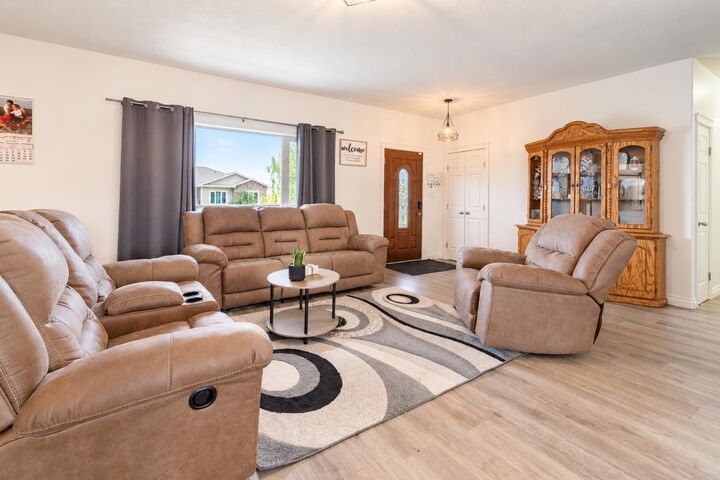 Property Photo:  222 6A Street  AB T0K 2E0 