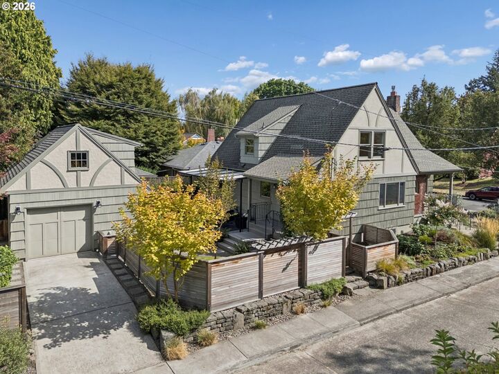 Property Photo:  1403 SE Rex St  OR 97202 