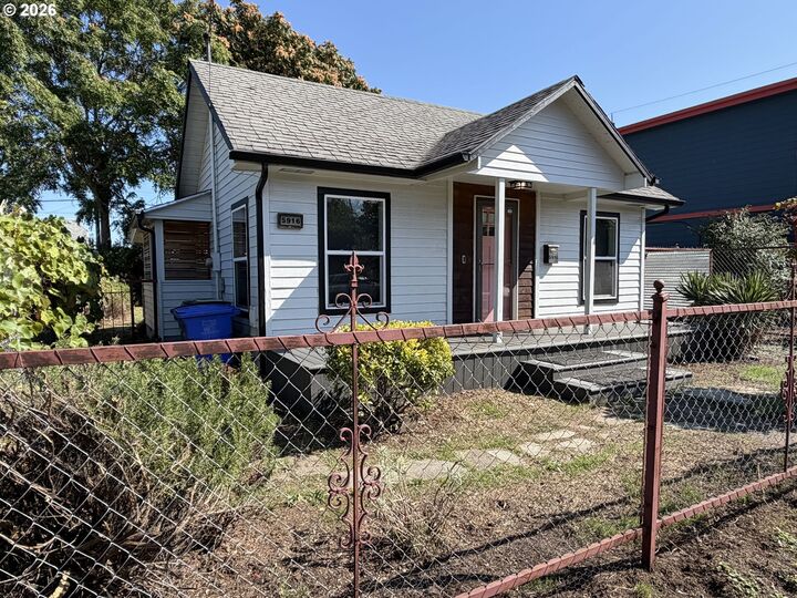 Property Photo: 5916 SE 85th Ave OR 97266