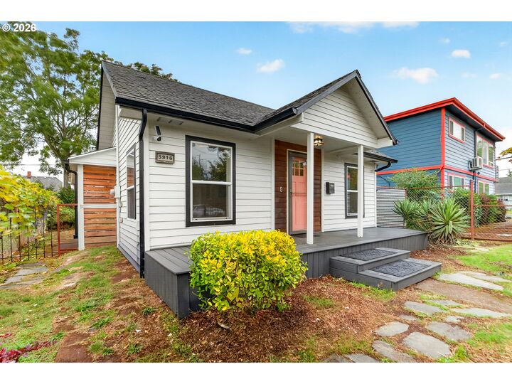 Property Photo: 5916 SE 85th Ave OR 97266