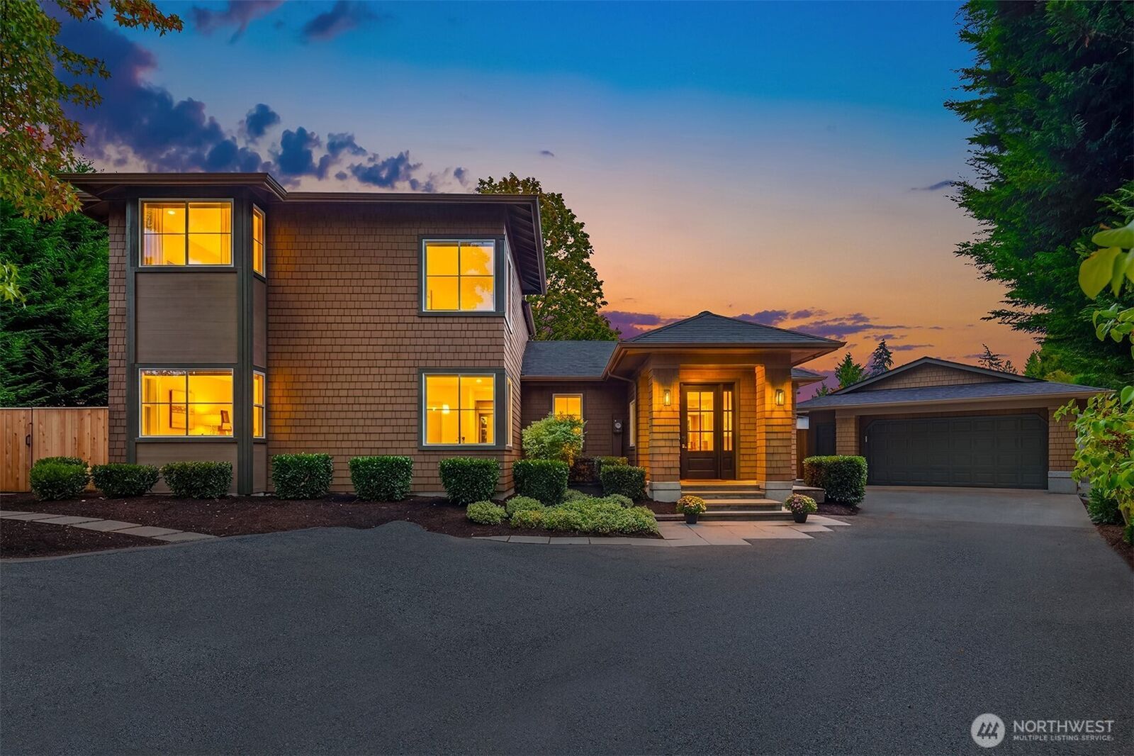 Property Photo:  701  20th Avenue W  WA 98033 