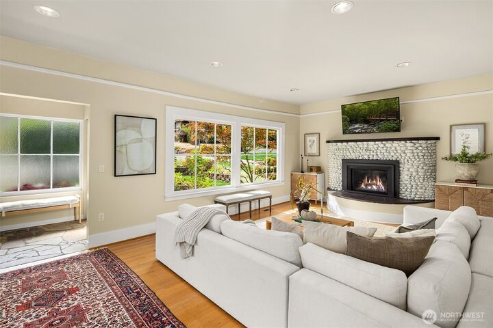 Property Photo: 2534 NE 94th Street WA 98115