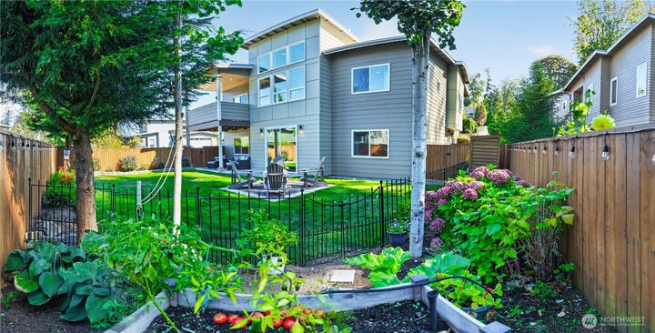 Property Photo:  526  Fielding Court  WA 98229 