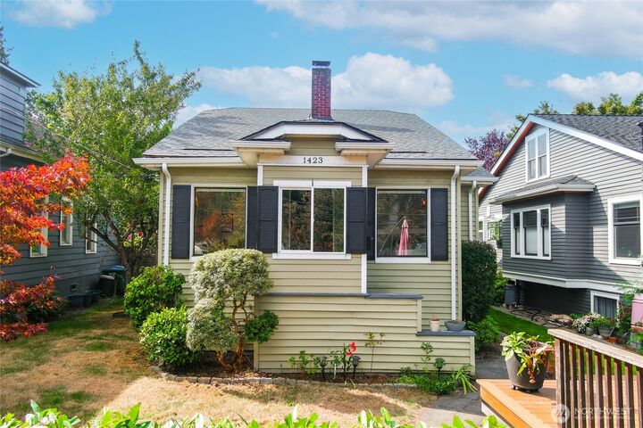 Property Photo: 1423 33rd Avenue WA 98122