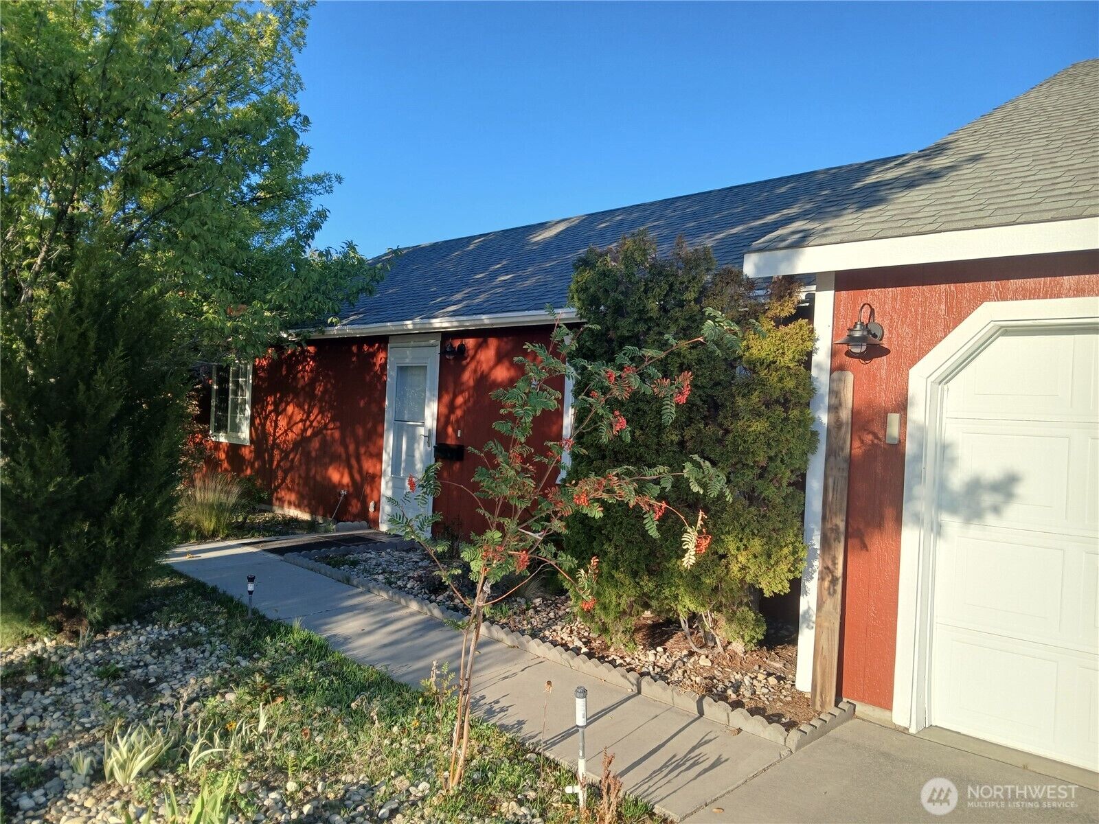 Property Photo:  1720  Pirate Lane E  WA 98837 