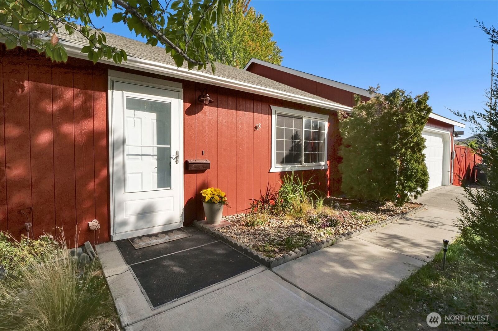 Property Photo:  1720  Pirate Lane E  WA 98837 