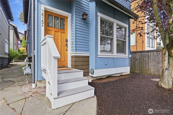 Property Photo:  1615 A  21st Avenue  WA 98122 