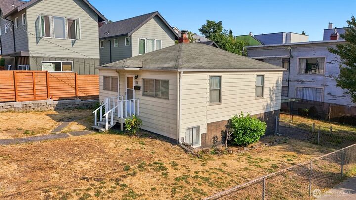 Property Photo: 1403 E Alder Street WA 98122