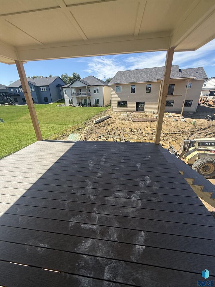 Property Photo:  2105 S Red Oak Ave  SD 57110-6856 