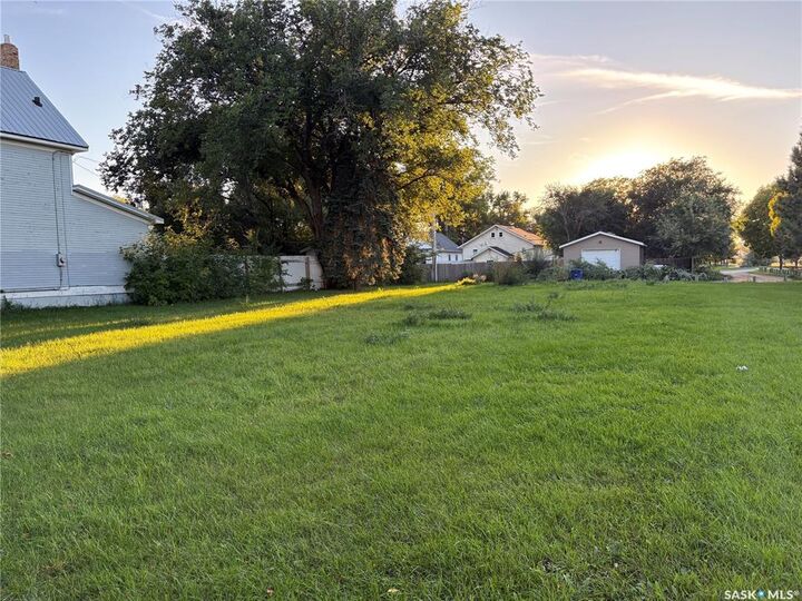 Property Photo:  607 H Avenue S  SK S7M 1Y7 
