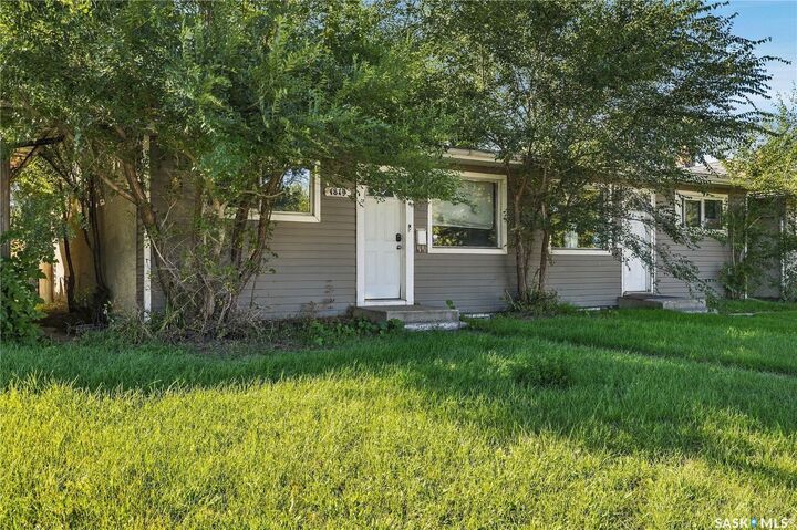 Property Photo: 1819 C Avenue N SK S7L 1N9