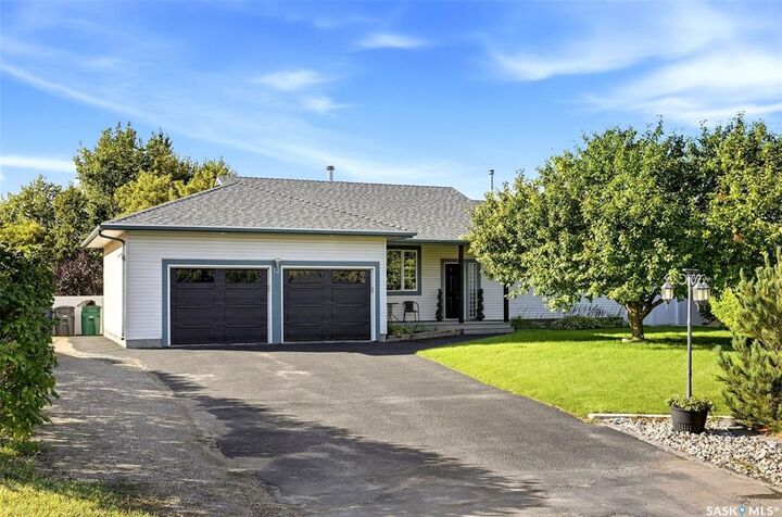 Property Photo:  12 Stern Place  SK S4L 1B2 