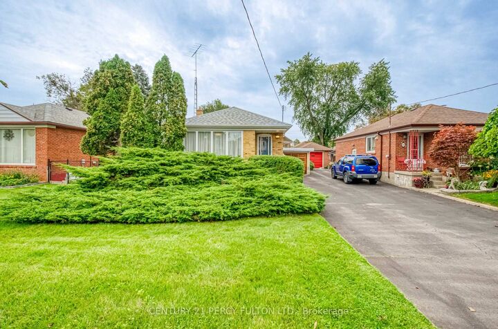 Property Photo:  13 Graylee Avenue  ON M1J 1M5 