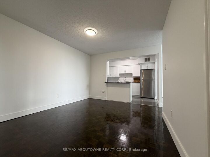 Property Photo:  145 Wellington Street W 515  ON L4G 2N9 