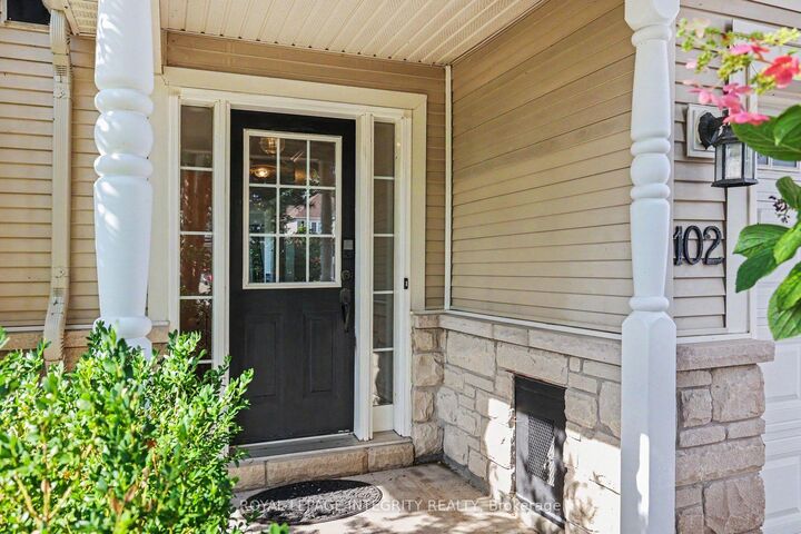 Property Photo: 102 Hawktree Ridge ON K2J 5N3