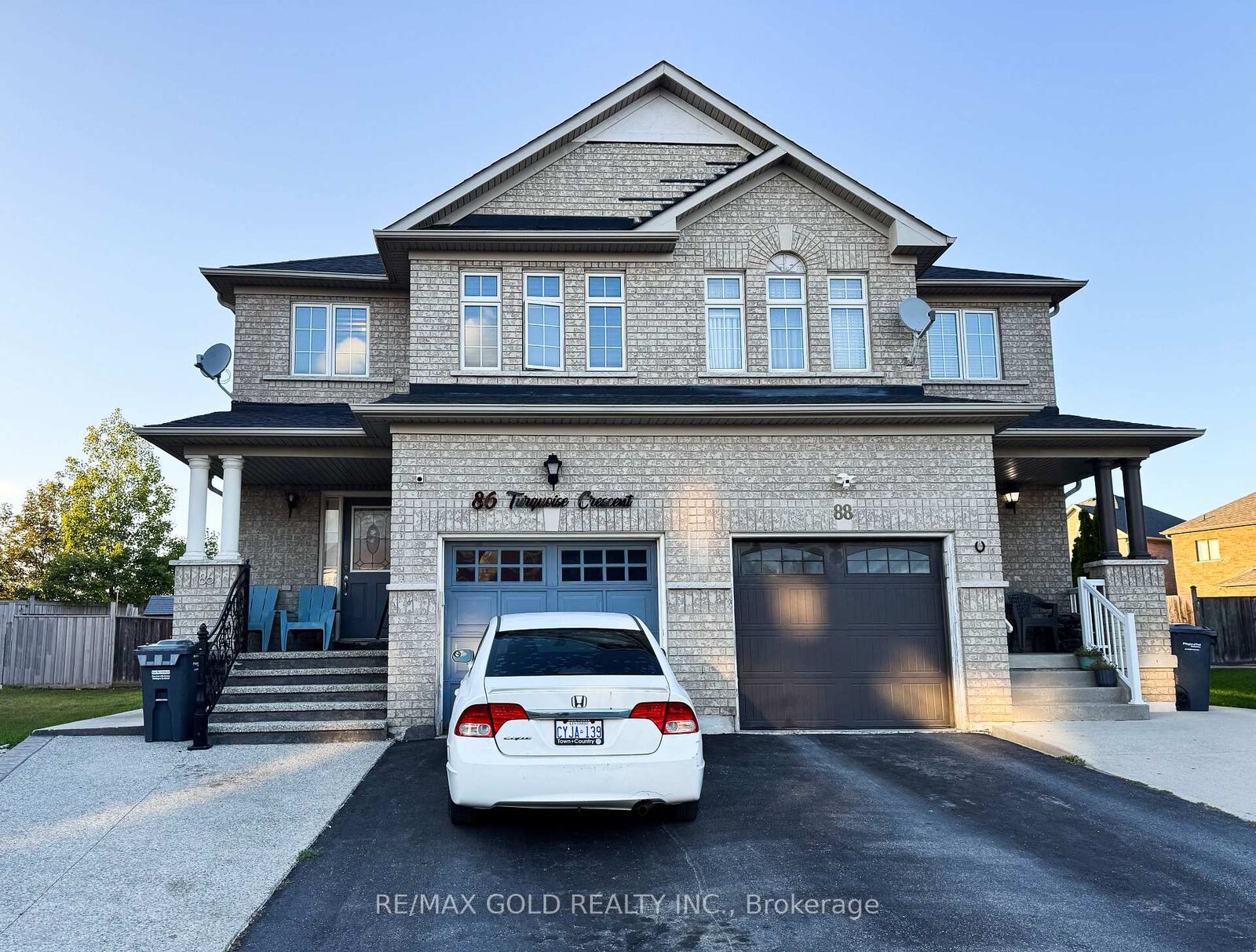 Property Photo: 86 Turquoise Crescent ON L6P 0Z8