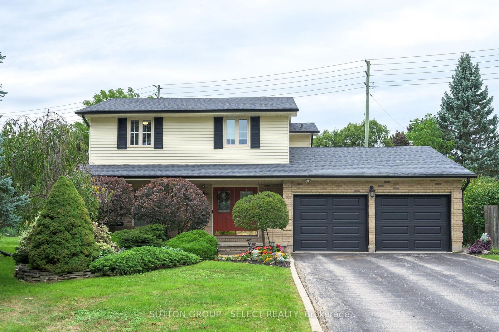 Property Photo:  384 Eastcastle Place  ON N6G 3W5 