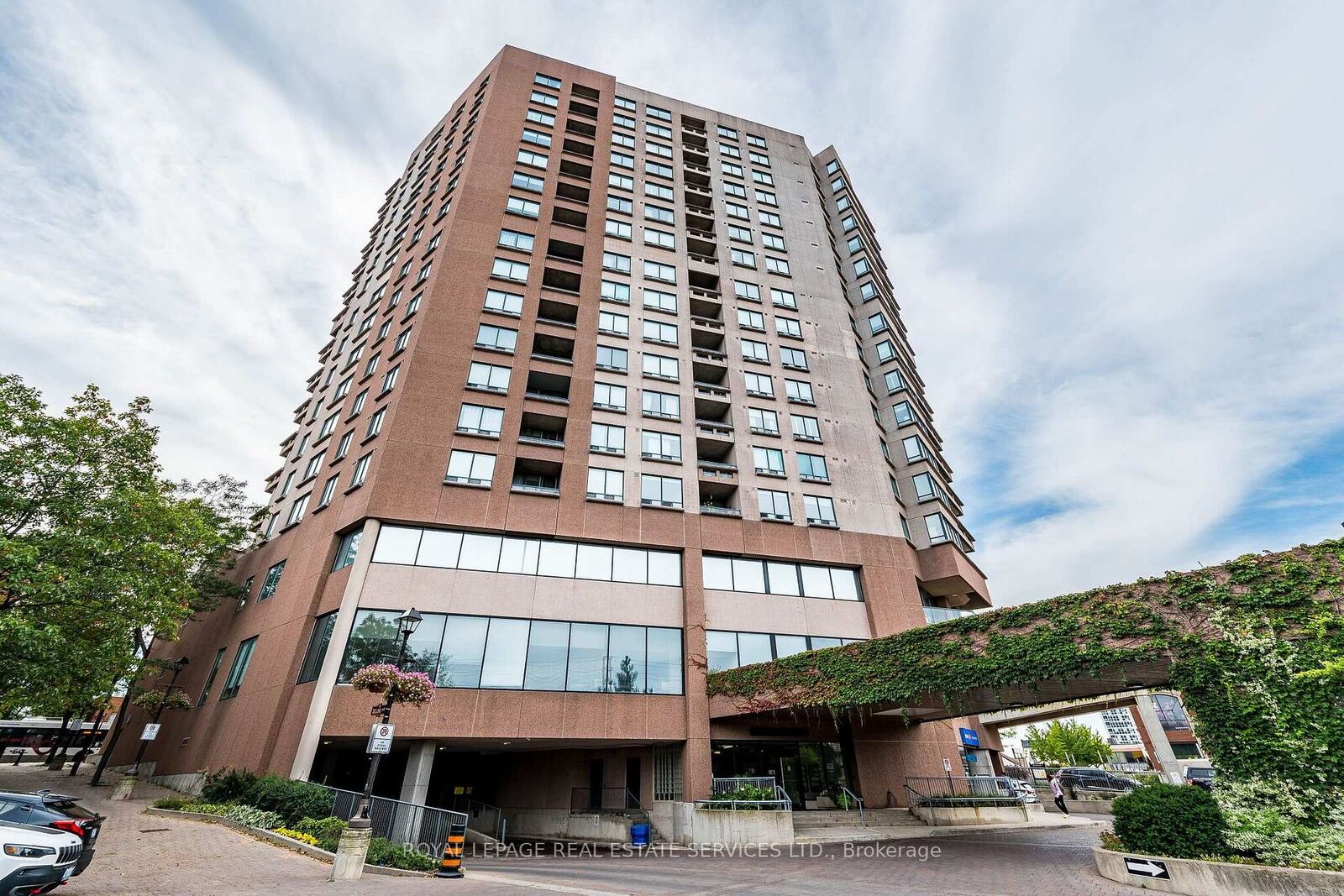 Property Photo:  1 Belvedere Court Ph7  ON L6V 4M6 