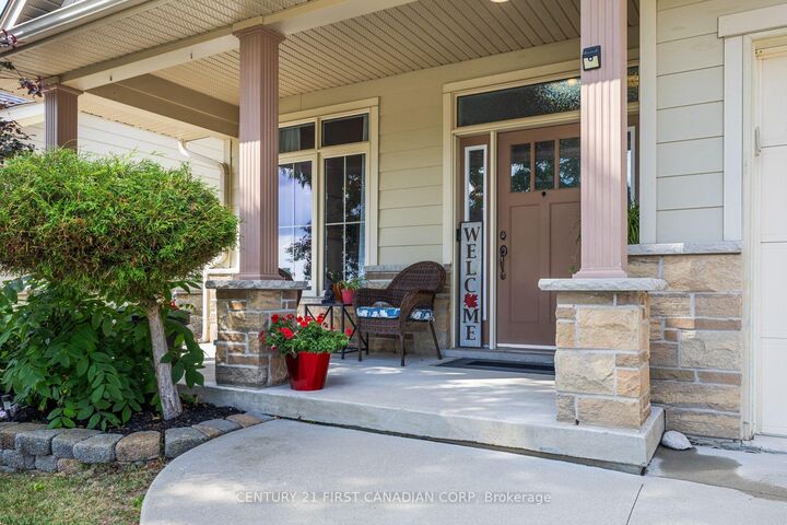 Property Photo:  292 Walnut Street  ON N0M 2J0 