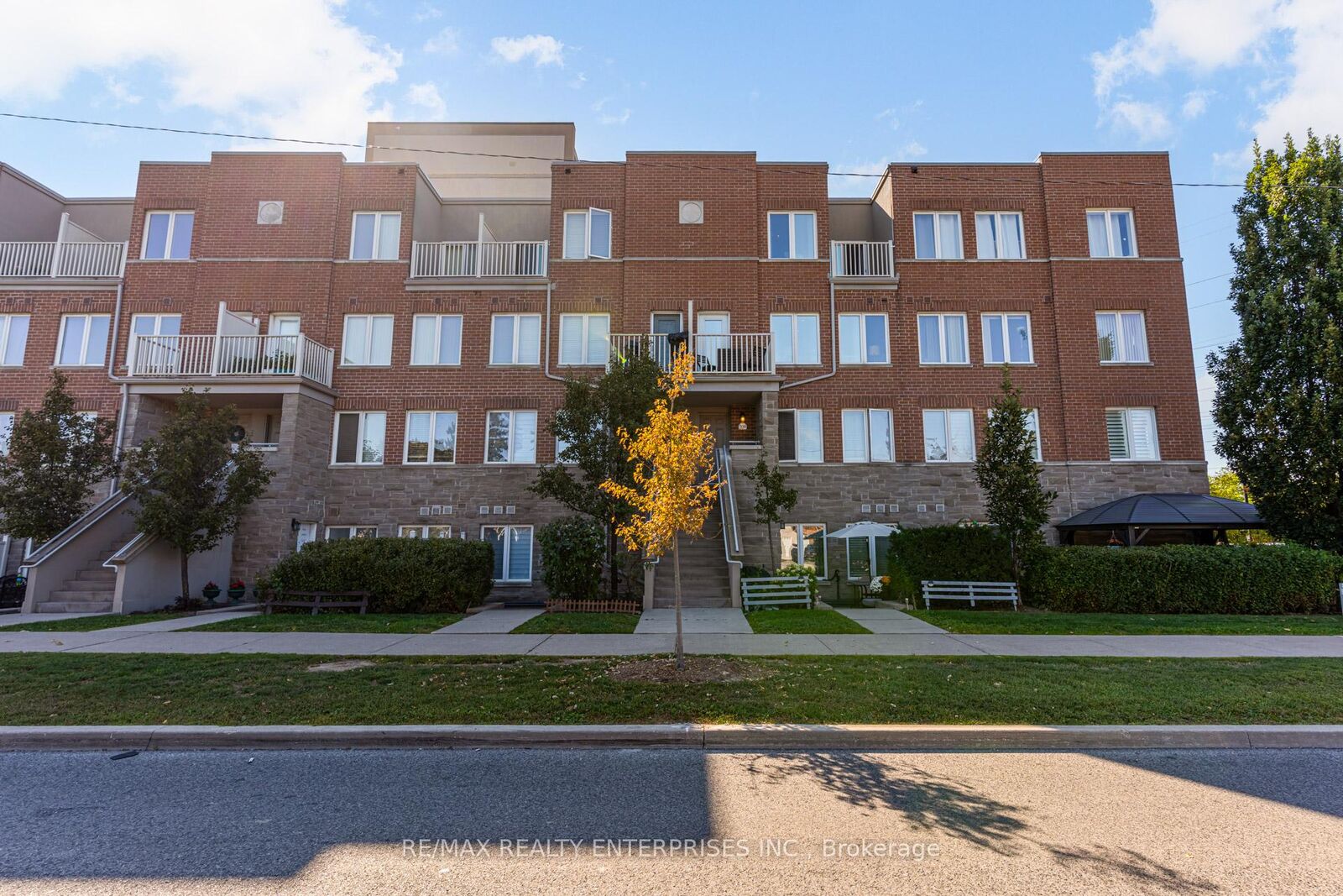 Property Photo:  25 Richgrove Drive 209  ON M9R 0A3 