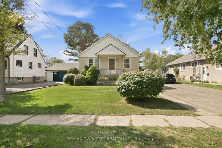 Property Photo:  86 Forest Avenue  ON L3K 5E4 