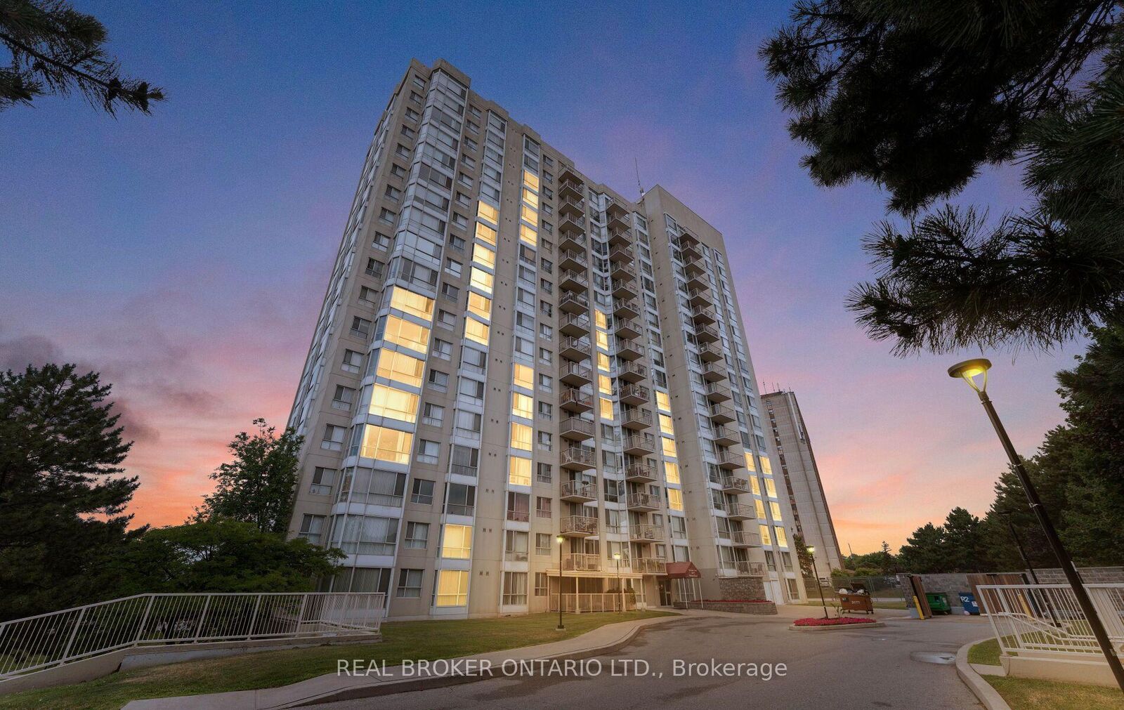 Property Photo:  3077 Weston Road 1809  ON M9M 3A1 