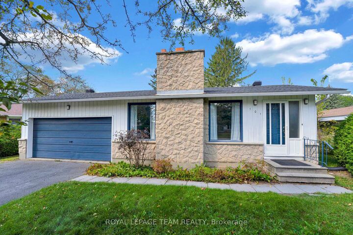 Property Photo:  101 Country Lane W  ON K2L 1J4 