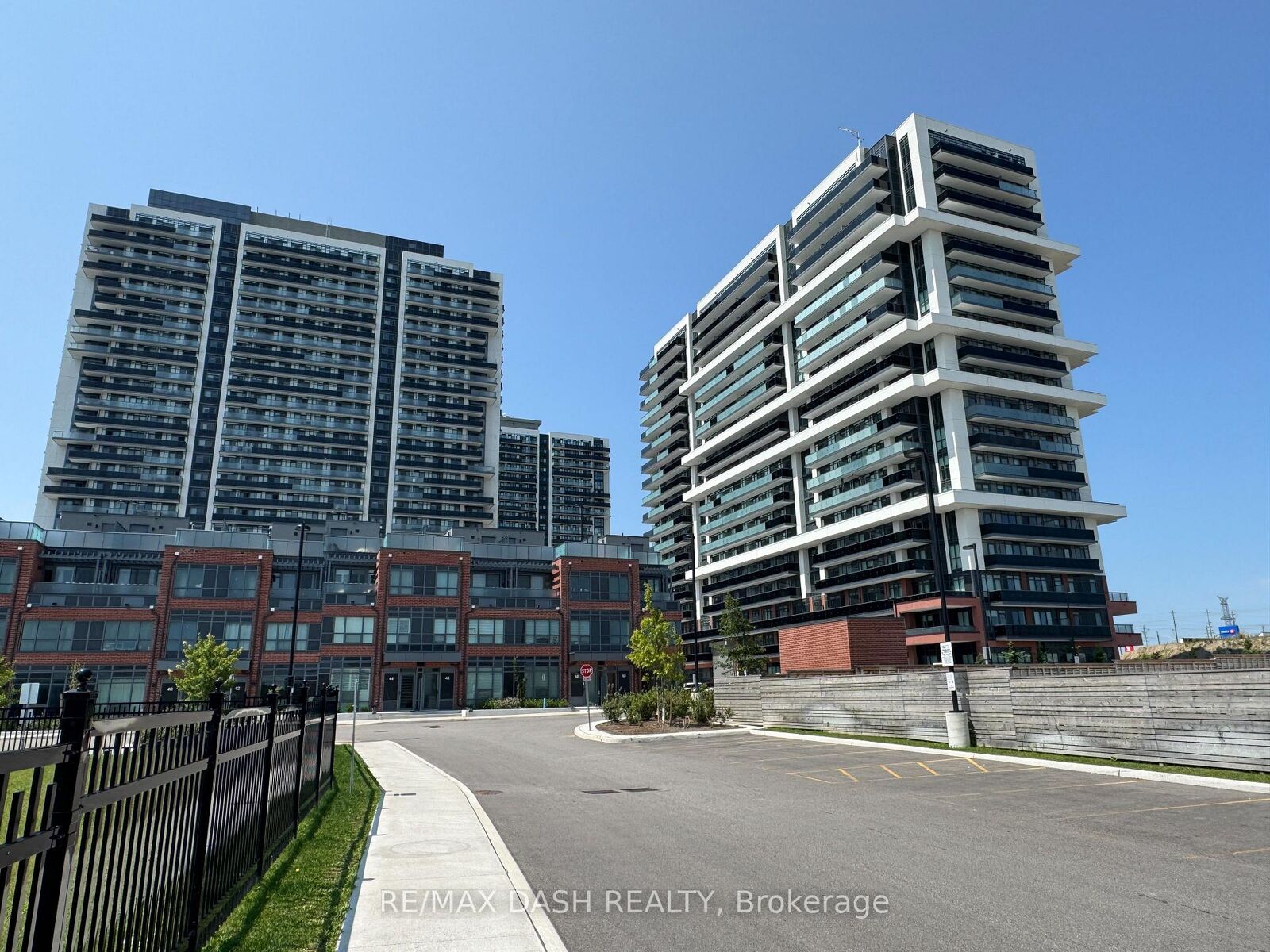 Property Photo:  2545 Simcoe Street N 1438  ON L1L 0W3 