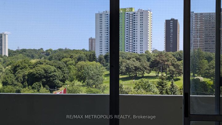 Property Photo:  5 Massey Square #607  ON M4C 5L6 