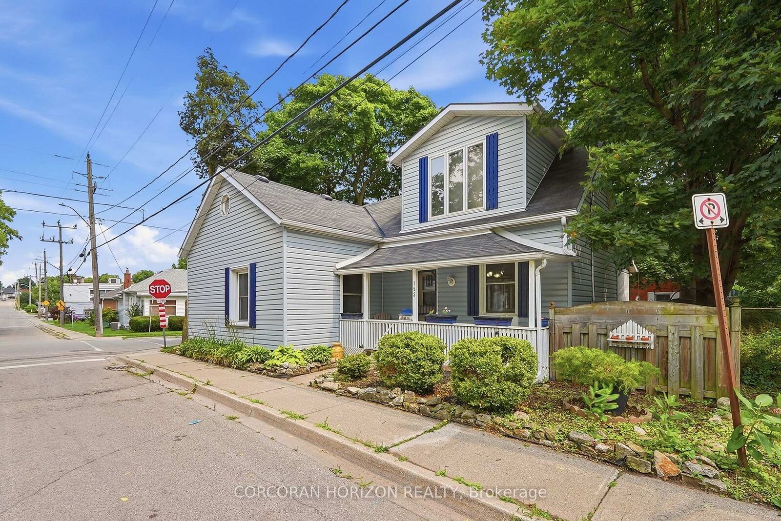 Property Photo:  153 Montrose Street N  ON N3H 2H5 