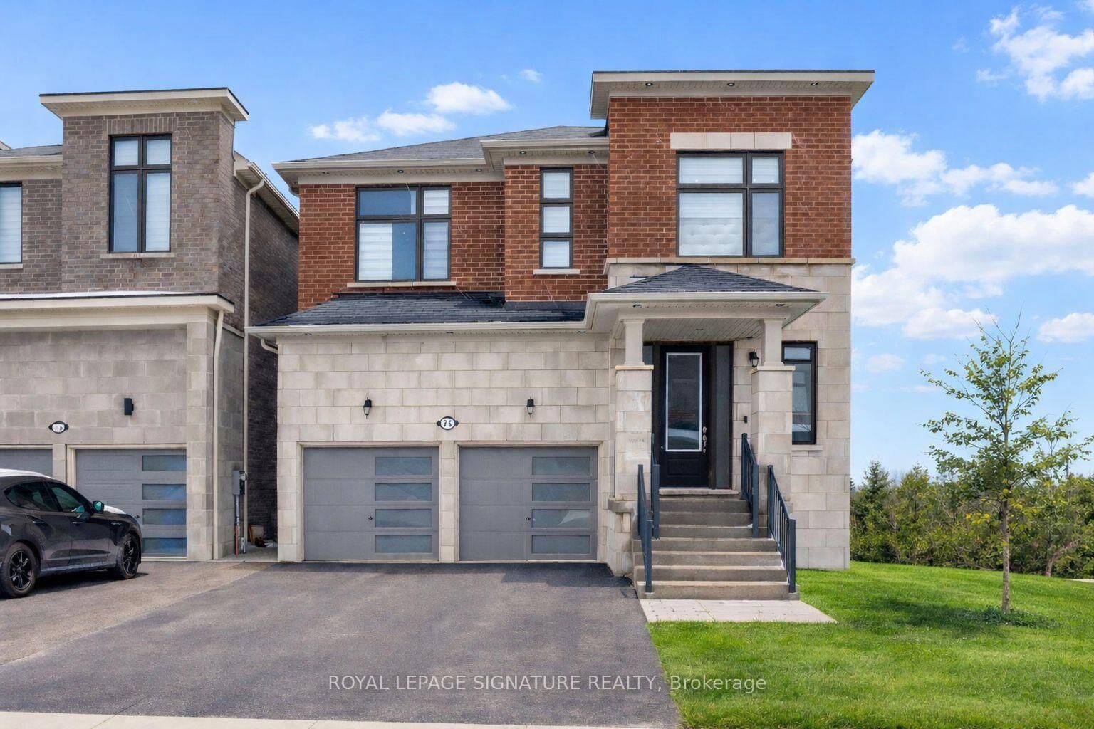 Property Photo:  71 Maple Fields Circle  ON L4G 3X6 