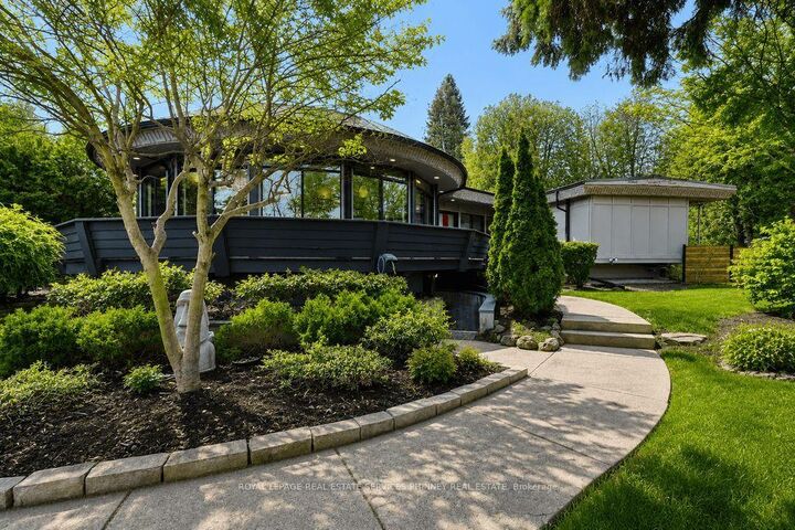 Property Photo: 1352 Nocturne Court ON L5H 2L8