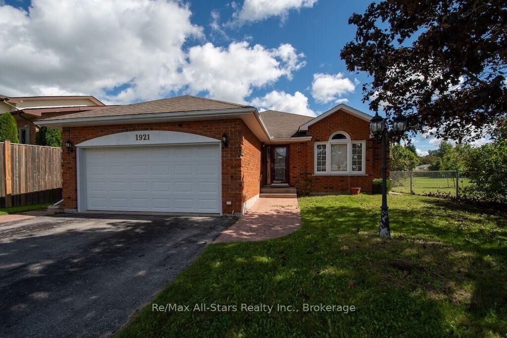 Property Photo:  1921 Mapleridge Drive  ON K9K 1R1 