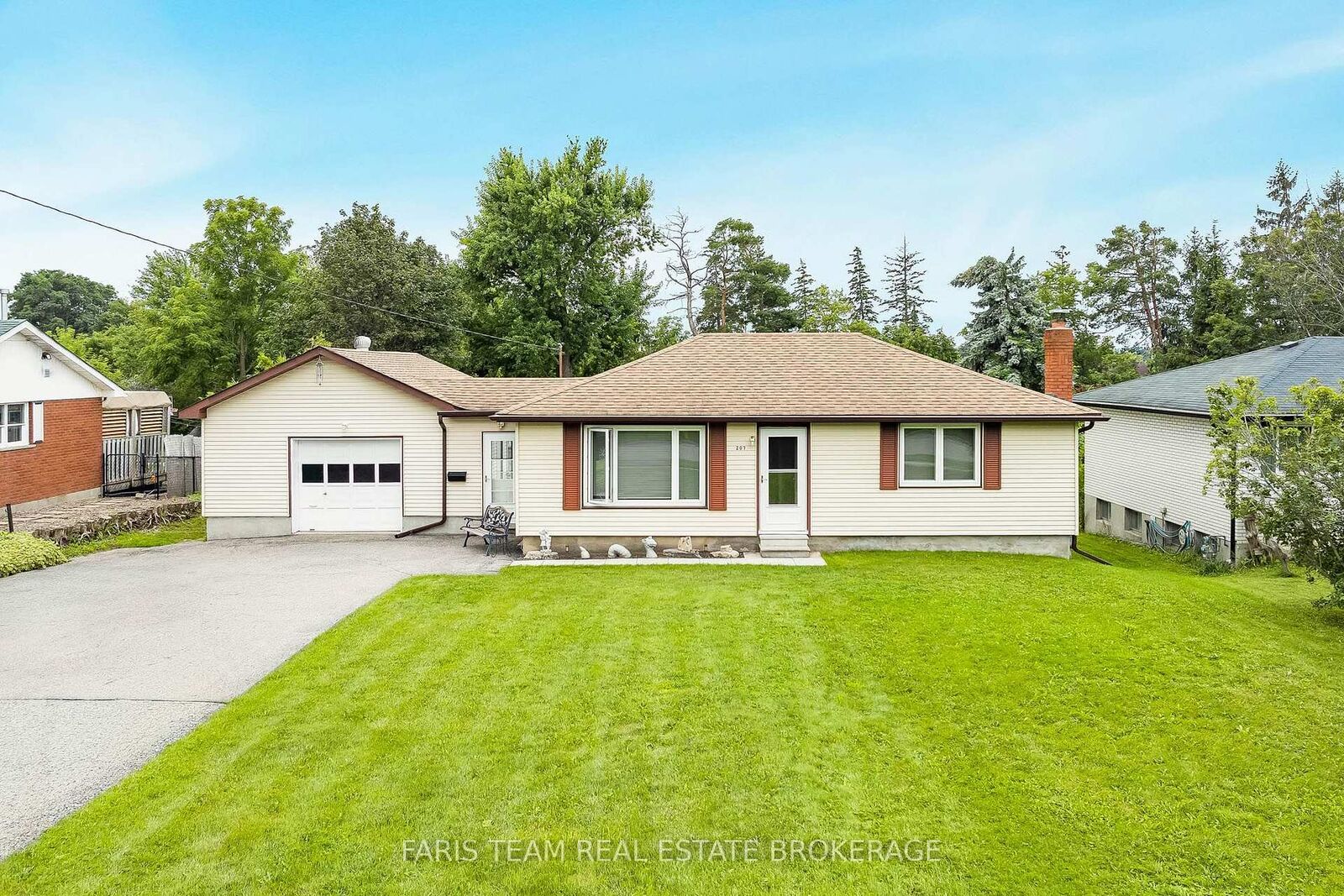 Property Photo:  207 Warnica Road  ON L4N 3Z2 