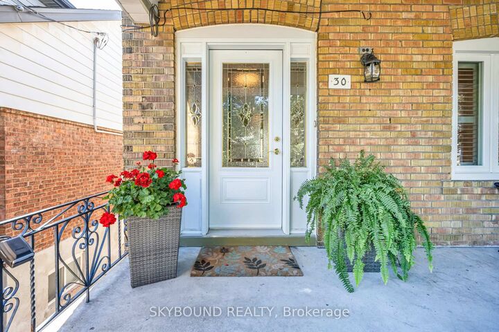 Property Photo:  30 Woodmount Avenue  ON M4C 3X7 