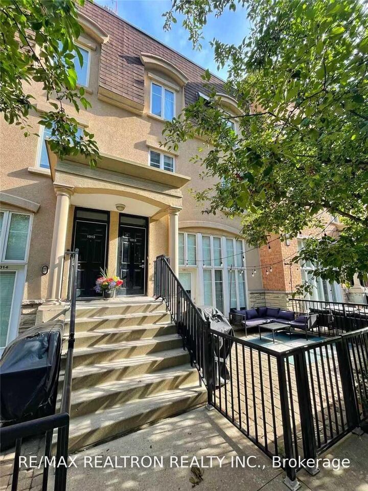Property Photo:  54 East Liberty Street 1012  ON M6K 3P3 