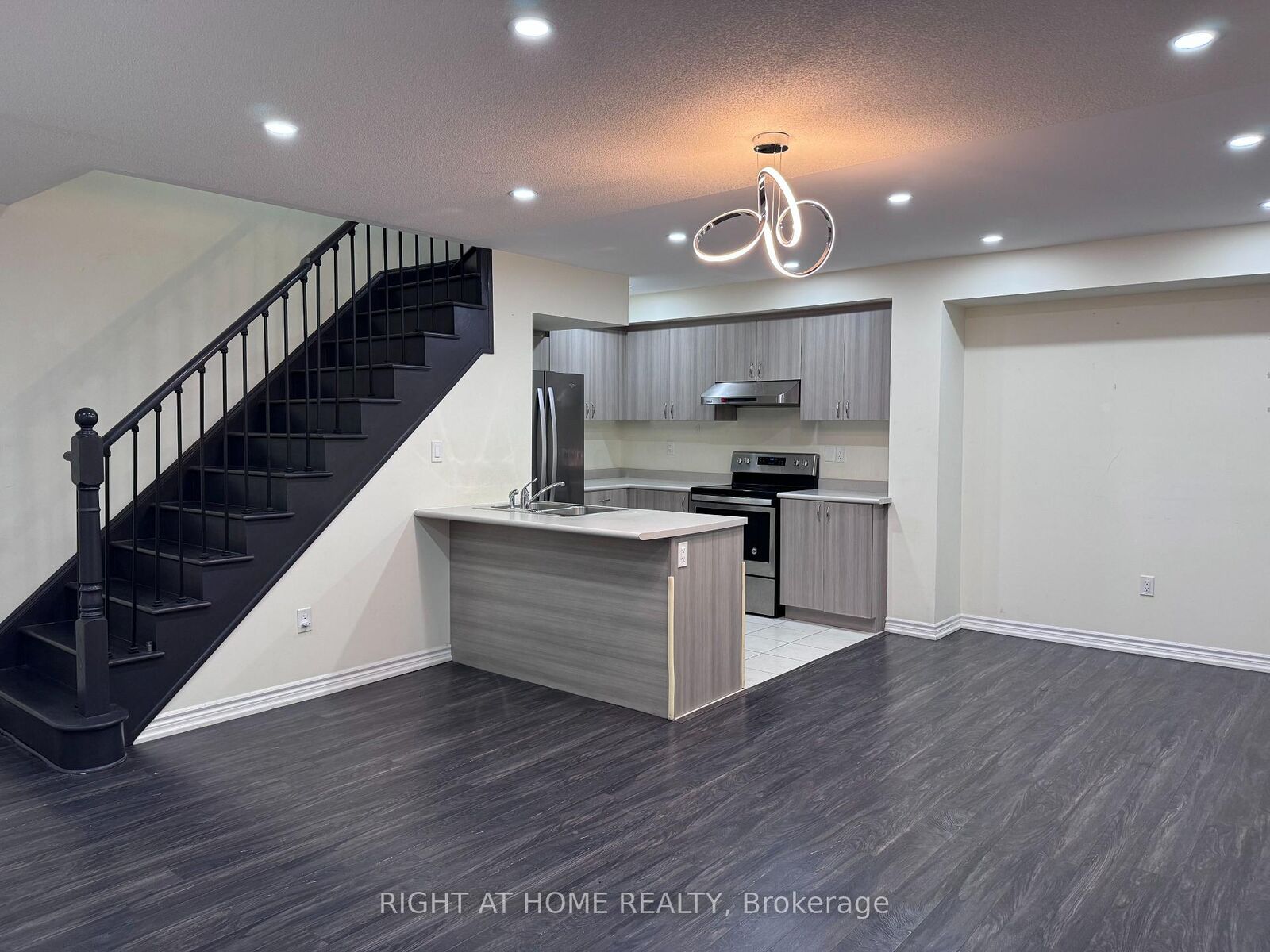 Property Photo:  200 Veterans Drive 191  ON L7A 4S6 
