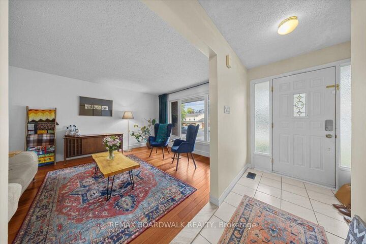 Property Photo:  989 Cahill Drive W  ON K1V 9H9 