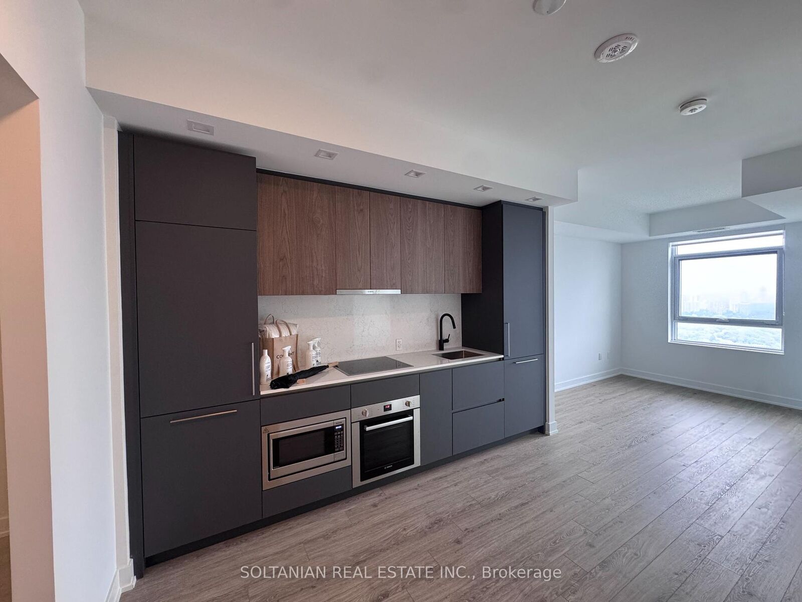 Property Photo:  609 Sherbourne Street 4806  ON M4X 0A4 